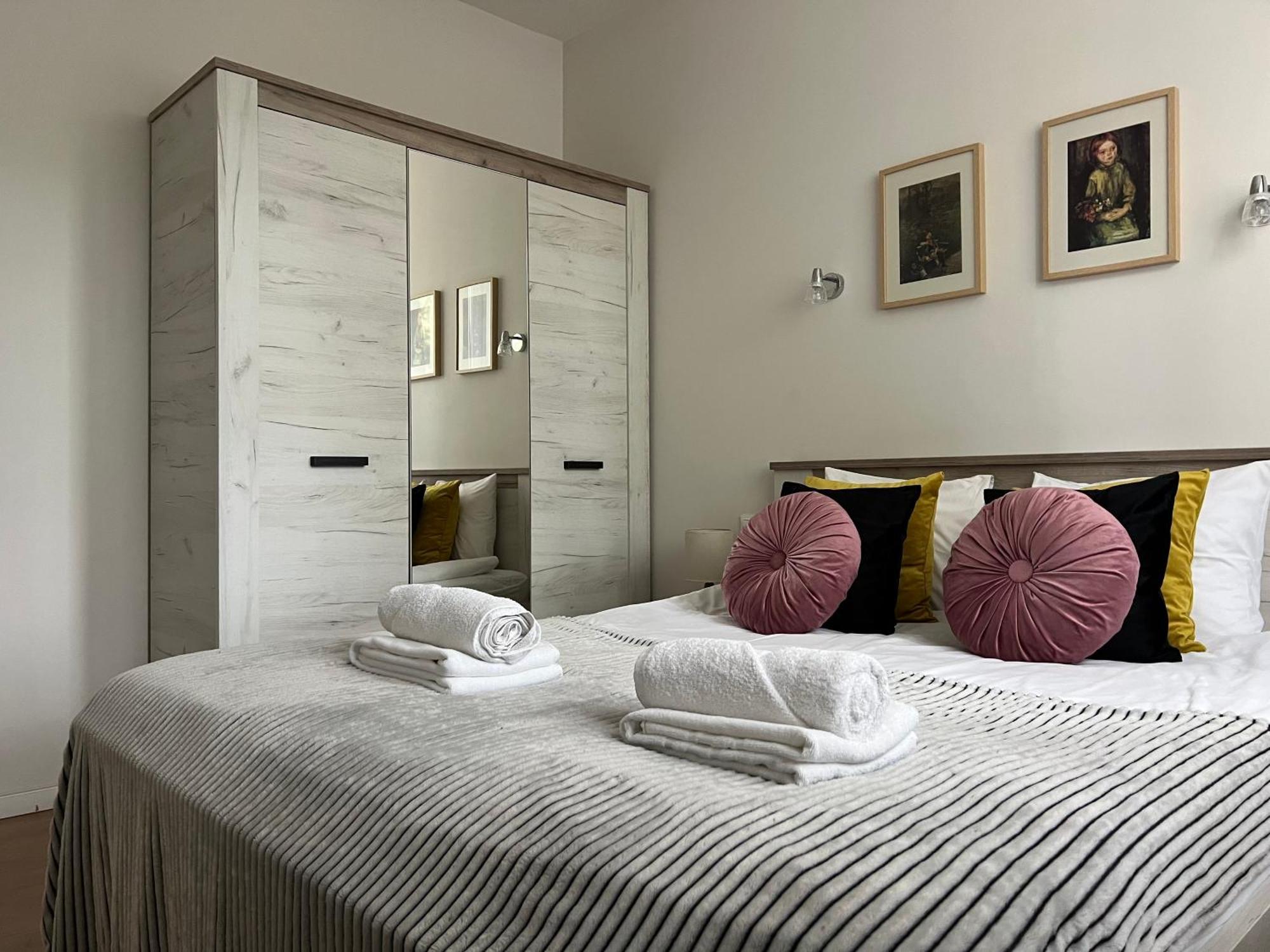 Modern & Cozy Flat - Near To Wawel Castle Appartement Krakau Buitenkant foto
